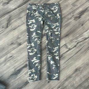 Camo Low rise Kut from the Kloth skinny jeans